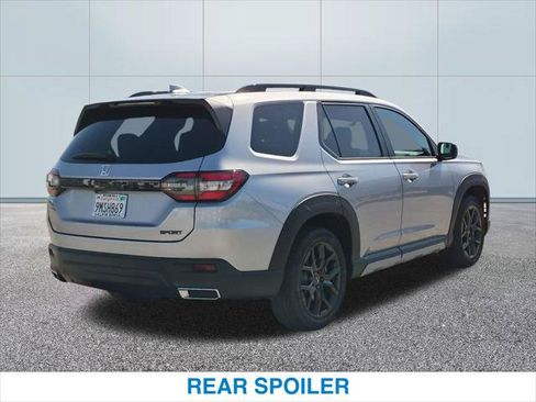 Certified 2025 Honda Pilot Sport image 7