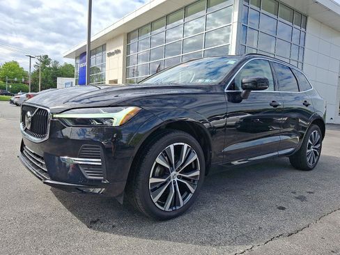 Certified 2022 Volvo XC60 B5 Momentum w/ Climate Package AWD/4WD image 3
