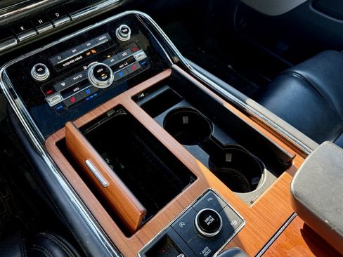 Used 2019 Lincoln Navigator Reserve image 30