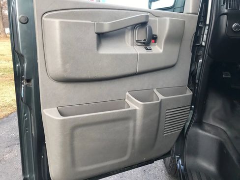 Used 2017 Chevrolet Express 3500 LT w/ LT Preferred Equipment Group image 11