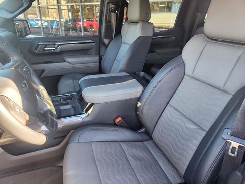 Used 2023 Chevrolet Silverado 1500 ZR2 w/ Technology Package image 9