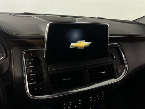 Used 2023 Chevrolet Suburban Premier image 16