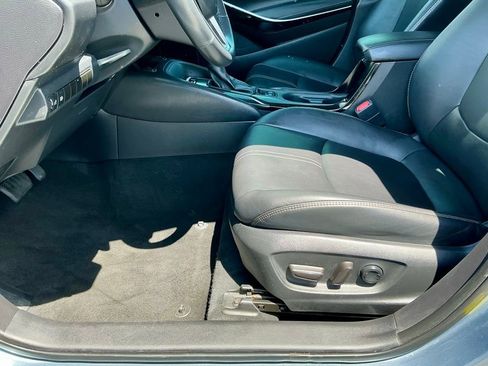 Used 2020 Toyota Corolla XLE FWD image 40