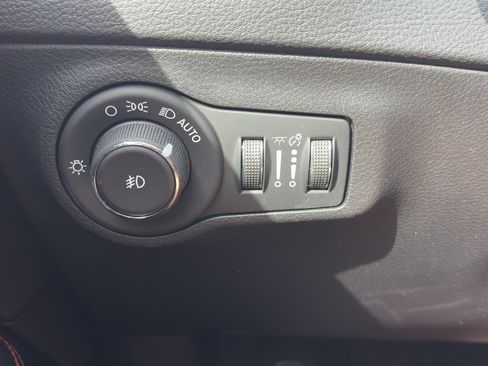 Used 2018 Jeep Compass Trailhawk w/ Cold Weather Group AWD/4WD image 17