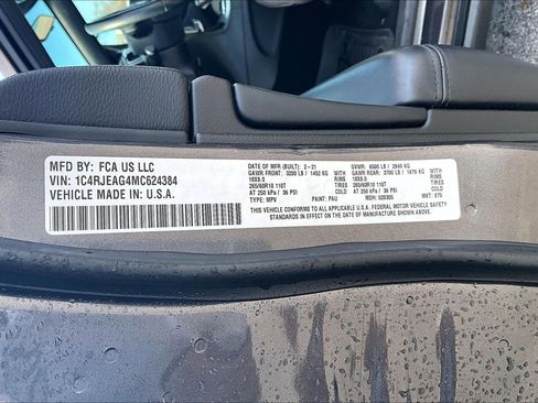 Used 2021 Jeep Grand Cherokee Laredo image 7