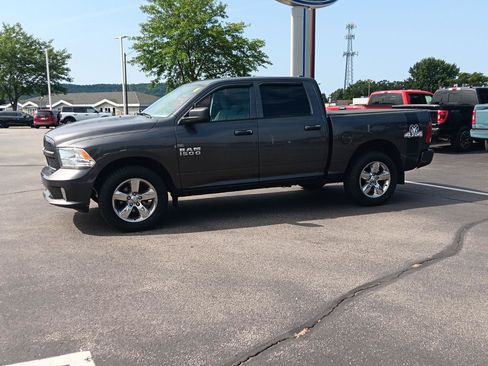 Used 2017 RAM 1500 Express AWD/4WD image 12
