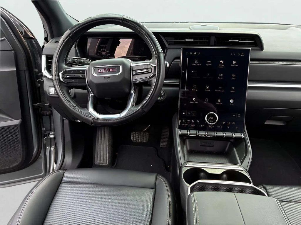 Used 2025 GMC Terrain Elevation w/ Elevation Premium Package AWD/4WD image 12