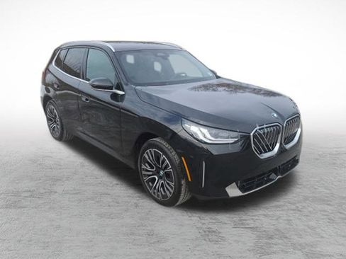 Used 2025 BMW X3 xDrive30i w/ Premium Package image 3