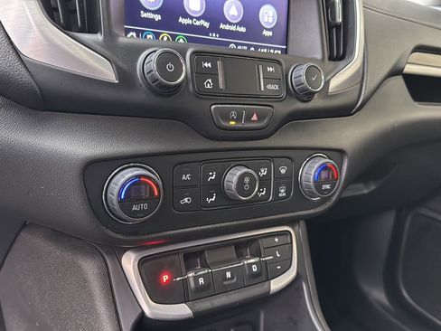 Used 2024 GMC Terrain SLT image 22