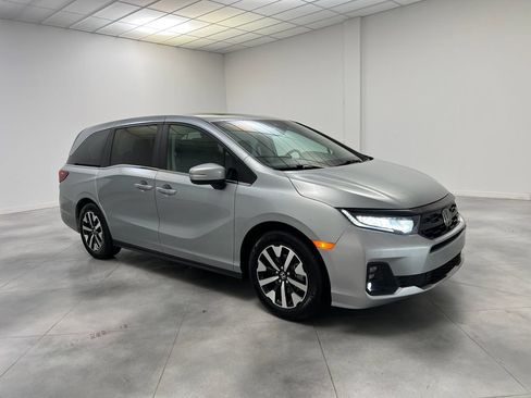 Used 2025 Honda Odyssey EX-L image 10
