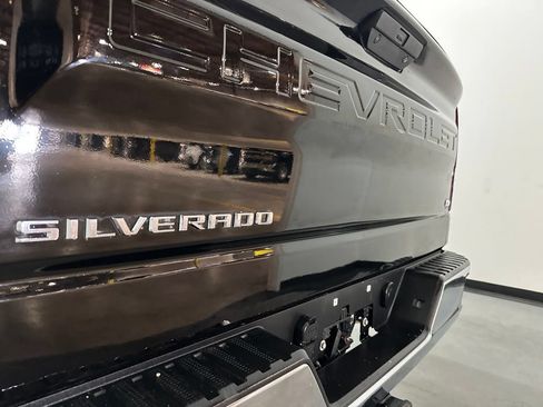 Used 2021 Chevrolet Silverado 1500 LT AWD/4WD image 13