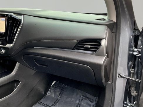 Used 2021 Chevrolet Traverse RS w/ LPO, Floor Liner Package FWD image 28