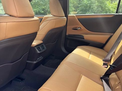 Used 2019 Lexus ES 350 w/ Accessory Package FWD image 11