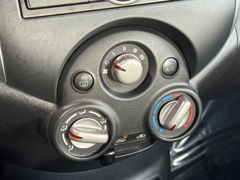 Used 2013 Nissan Versa SV image 23