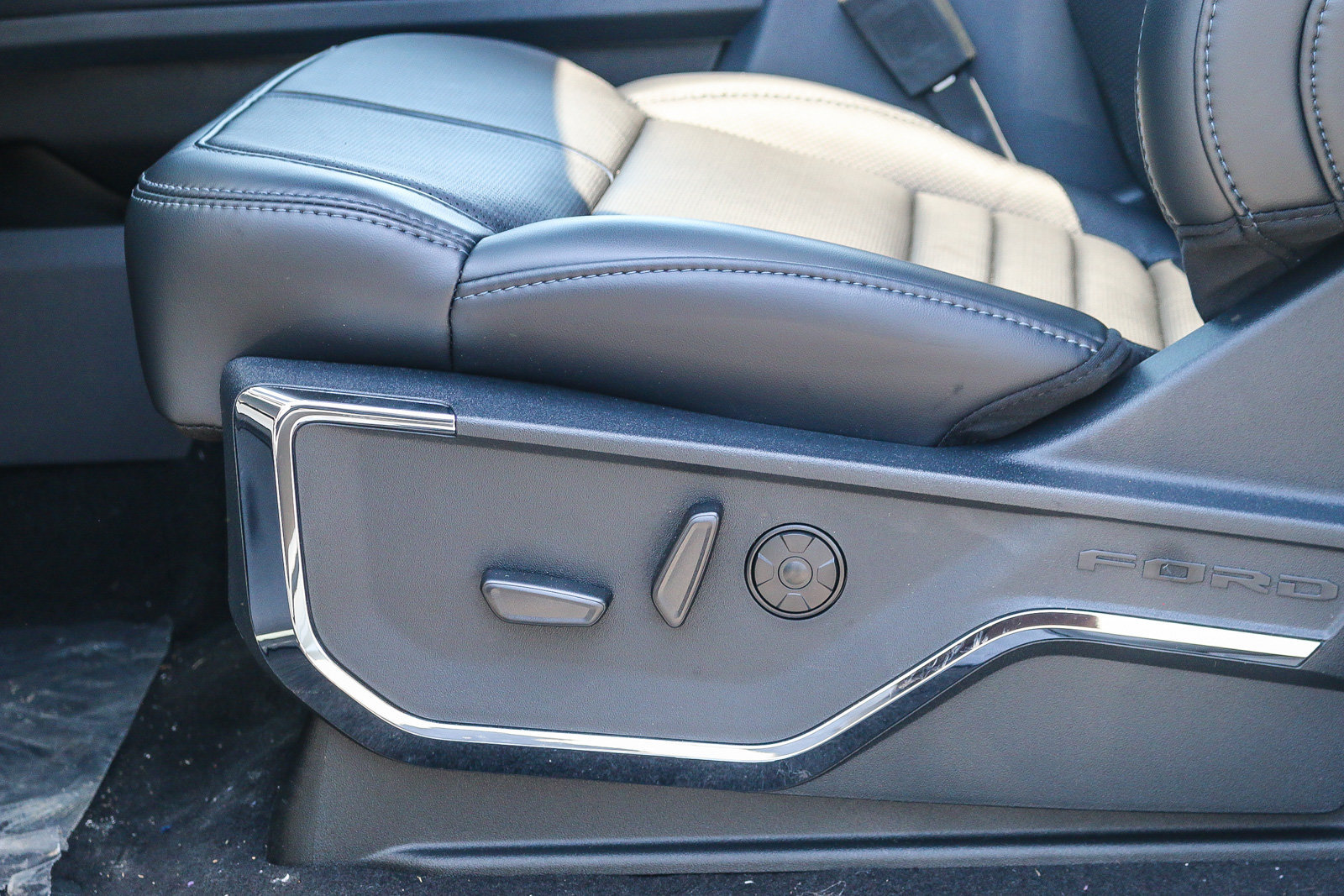 New 2026 Ford F250 Platinum AWD/4WD image 27