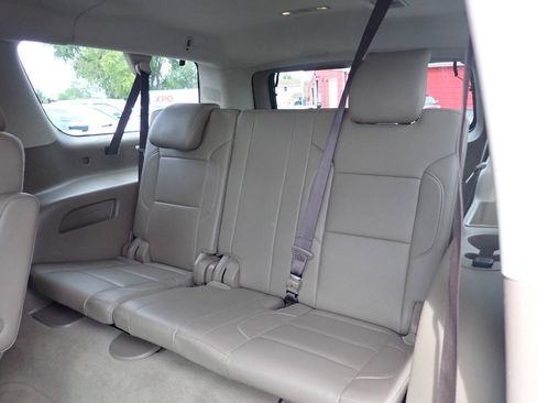 Used 2017 Chevrolet Suburban LT w/ LT Signature Package AWD/4WD image 10