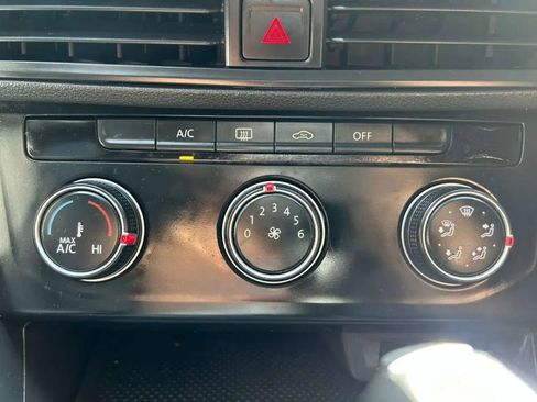 Used 2021 Volkswagen Jetta SE FWD image 31