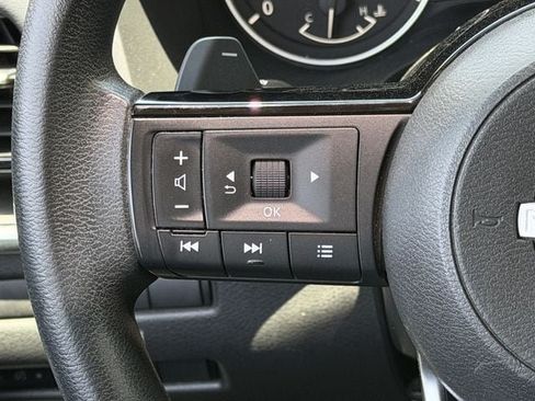Used 2022 Nissan Rogue SV FWD image 14