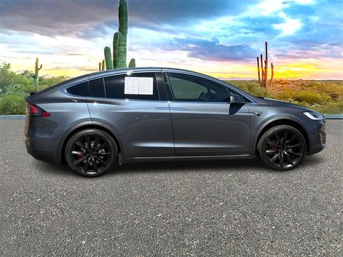 Used 2020 Tesla Model X Performance image 3