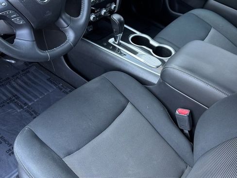 Used 2018 Nissan Pathfinder SV image 6