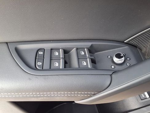 Used 2025 Audi Q5 2.0T Premium Plus w/ Premium Plus Package image 8