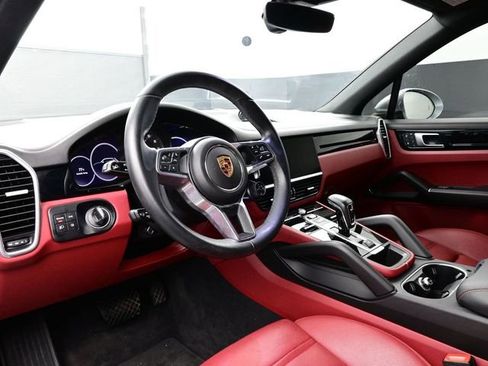 Certified 2022 Porsche Cayenne E-Hybrid image 4