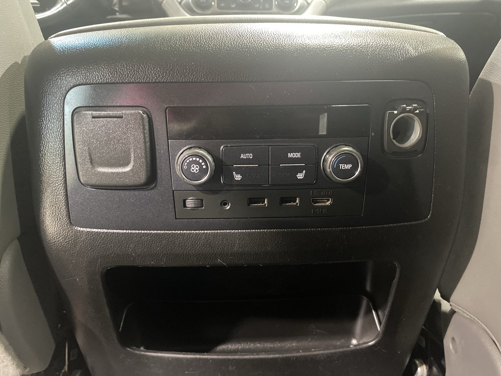 Used 2018 Chevrolet Suburban LT AWD/4WD image 16