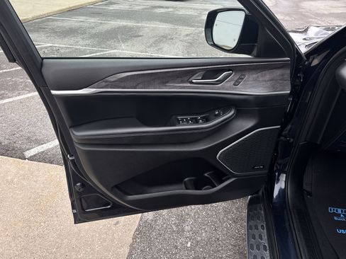 Used 2022 Jeep Grand Cherokee Limited 4xe w/ Luxury Tech Group II image 23