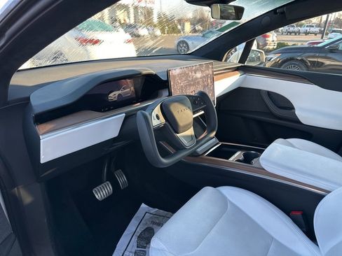 Used 2022 Tesla Model X image 9