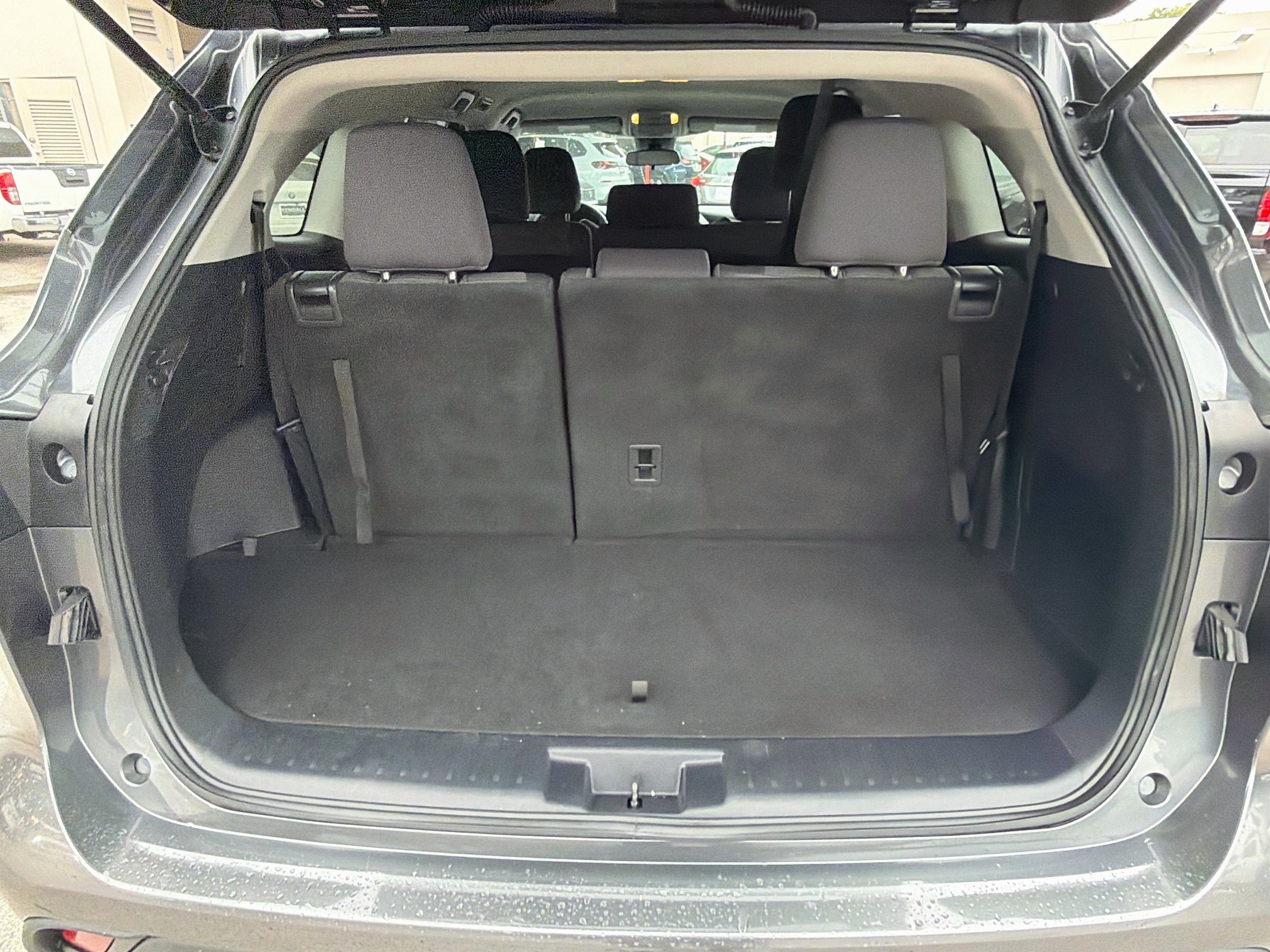 Used 2020 Toyota Highlander L FWD image 26