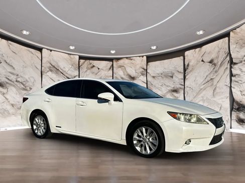 Used 2013 Lexus ES 300h w/ Luxury Pkg FWD image 3