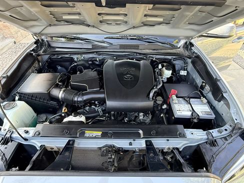 Used 2021 Toyota Tacoma TRD Sport w/ Technology Package RWD image 28