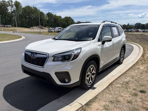 Certified 2021 Subaru Forester Premium w/ Popular Package #1 AWD/4WD image 3