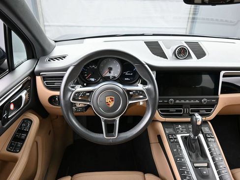 Certified 2021 Porsche Macan S AWD/4WD image 17