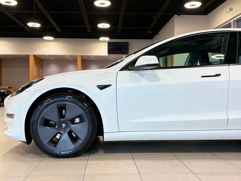 Used 2023 Tesla Model 3 Standard Range image 9