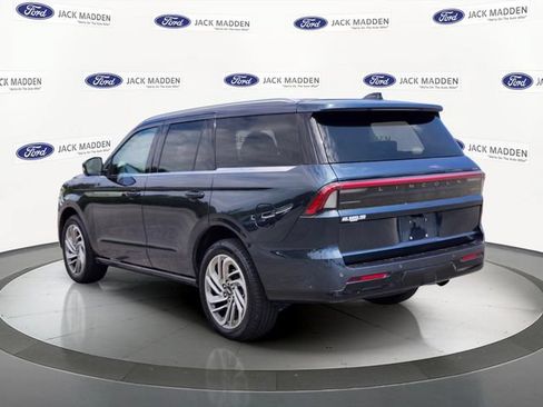 Used 2025 Lincoln Navigator Reserve AWD/4WD image 3