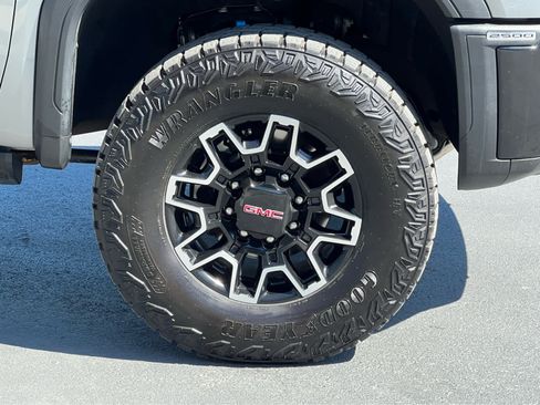 Used 2025 GMC Sierra 2500 AT4X AWD/4WD image 16