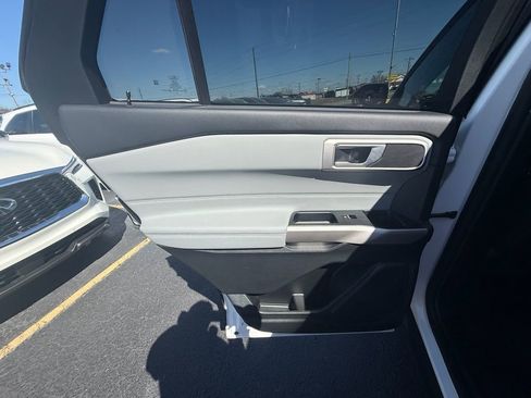 Used 2023 Ford Explorer XLT w/ Equipment Group 202A image 18