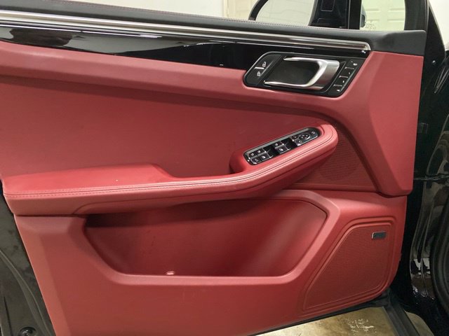 Used 2024 Porsche Macan S AWD/4WD image 33