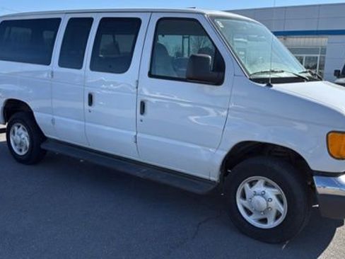 Used 2004 Ford E-350 and Econoline 350 Super Duty Wagon image 4