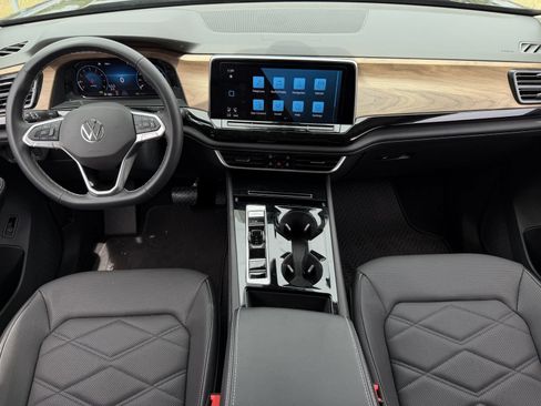 Used 2024 Volkswagen Atlas SE FWD image 12