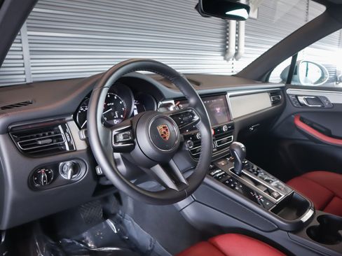 Certified 2024 Porsche Macan GTS AWD/4WD image 4