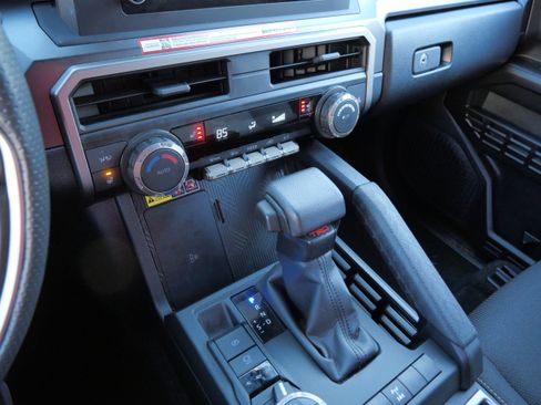 Certified 2025 Toyota 4Runner TRD Off-Road image 24