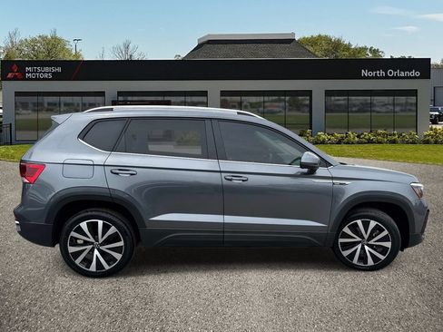 Used 2022 Volkswagen Taos SE w/ Panoramic Sunroof Package FWD image 6