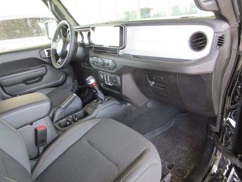 Used 2025 Jeep Wrangler Sport AWD/4WD image 23