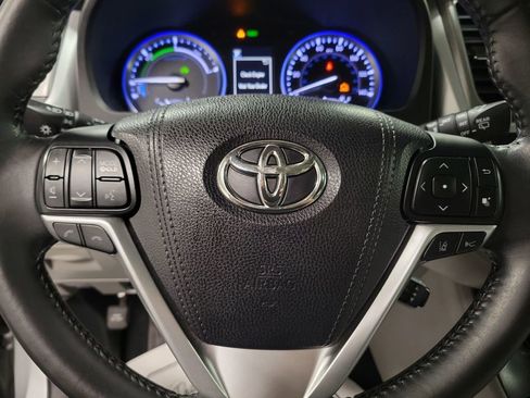 Used 2017 Toyota Highlander XLE image 19