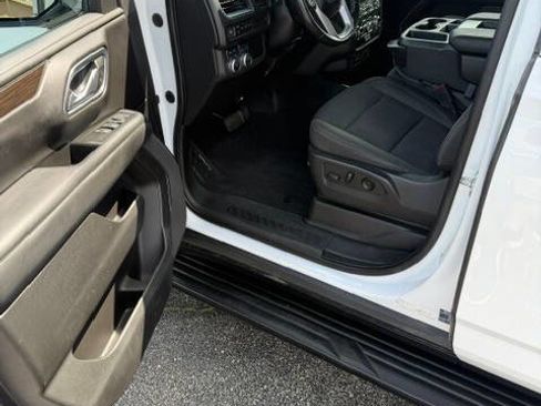 Used 2022 GMC Yukon SLE w/ Gmc Pro Safety Plus Package AWD/4WD image 9