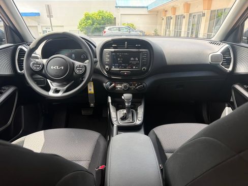 Used 2025 Kia Soul LX FWD image 15
