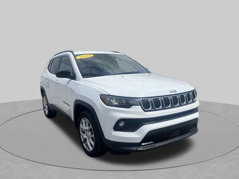 Used 2023 Jeep Compass Latitude AWD/4WD image 8