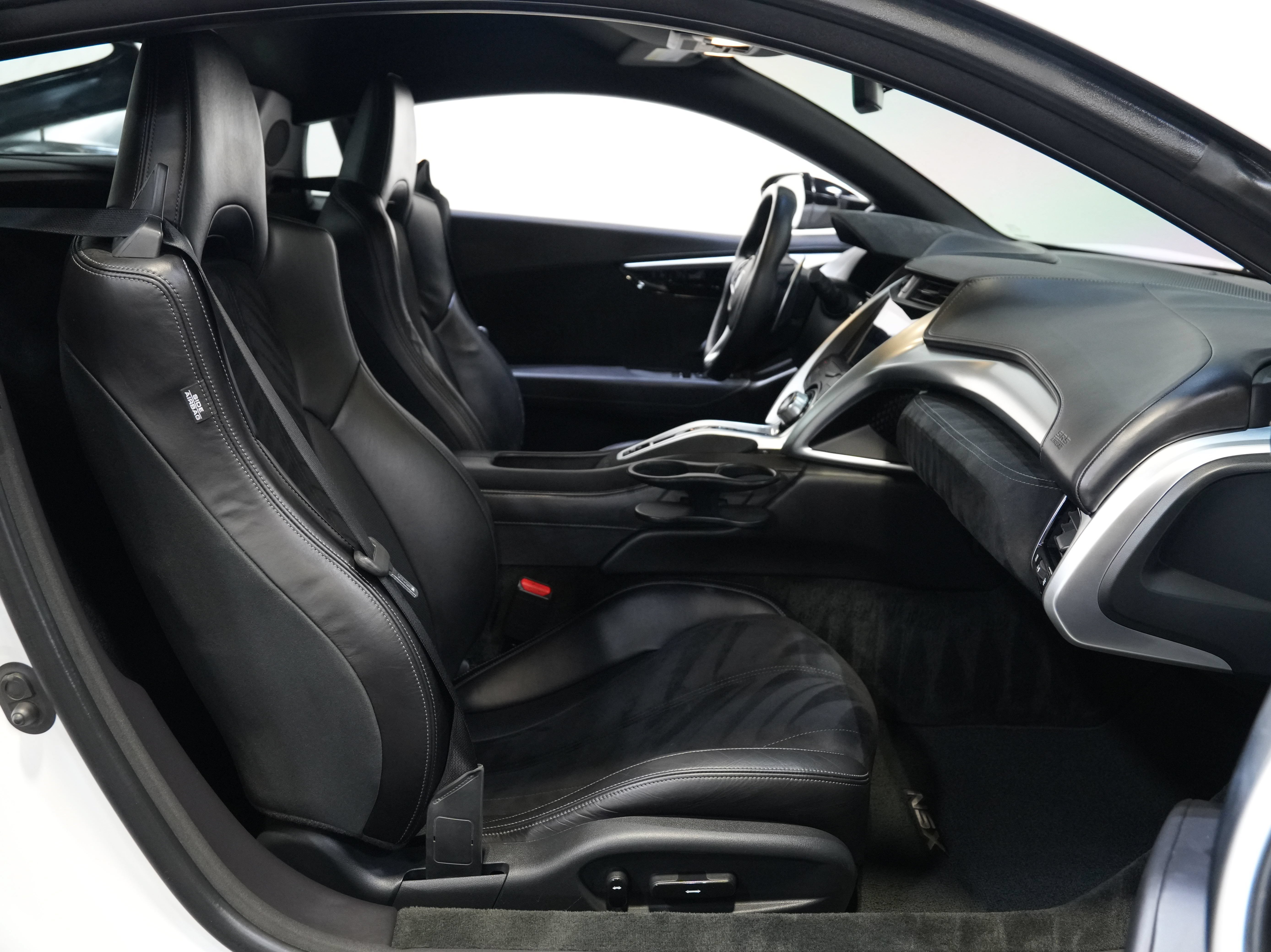 Used 2017 Acura NSX AWD/4WD image 31